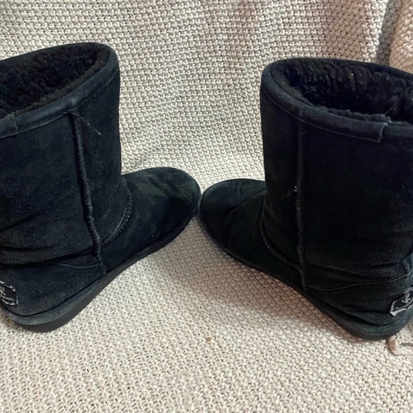 BearPaw Boots, Size 8 - Picture 5 of 8